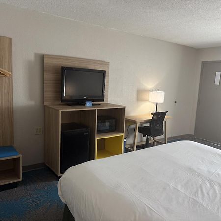 Days Inn By Wyndham Hannibal Bagian luar foto