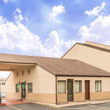 Days Inn By Wyndham Hannibal Bagian luar foto