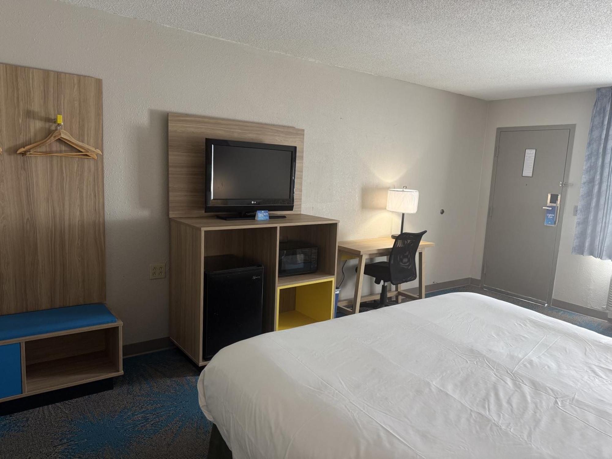 Days Inn By Wyndham Hannibal Bagian luar foto