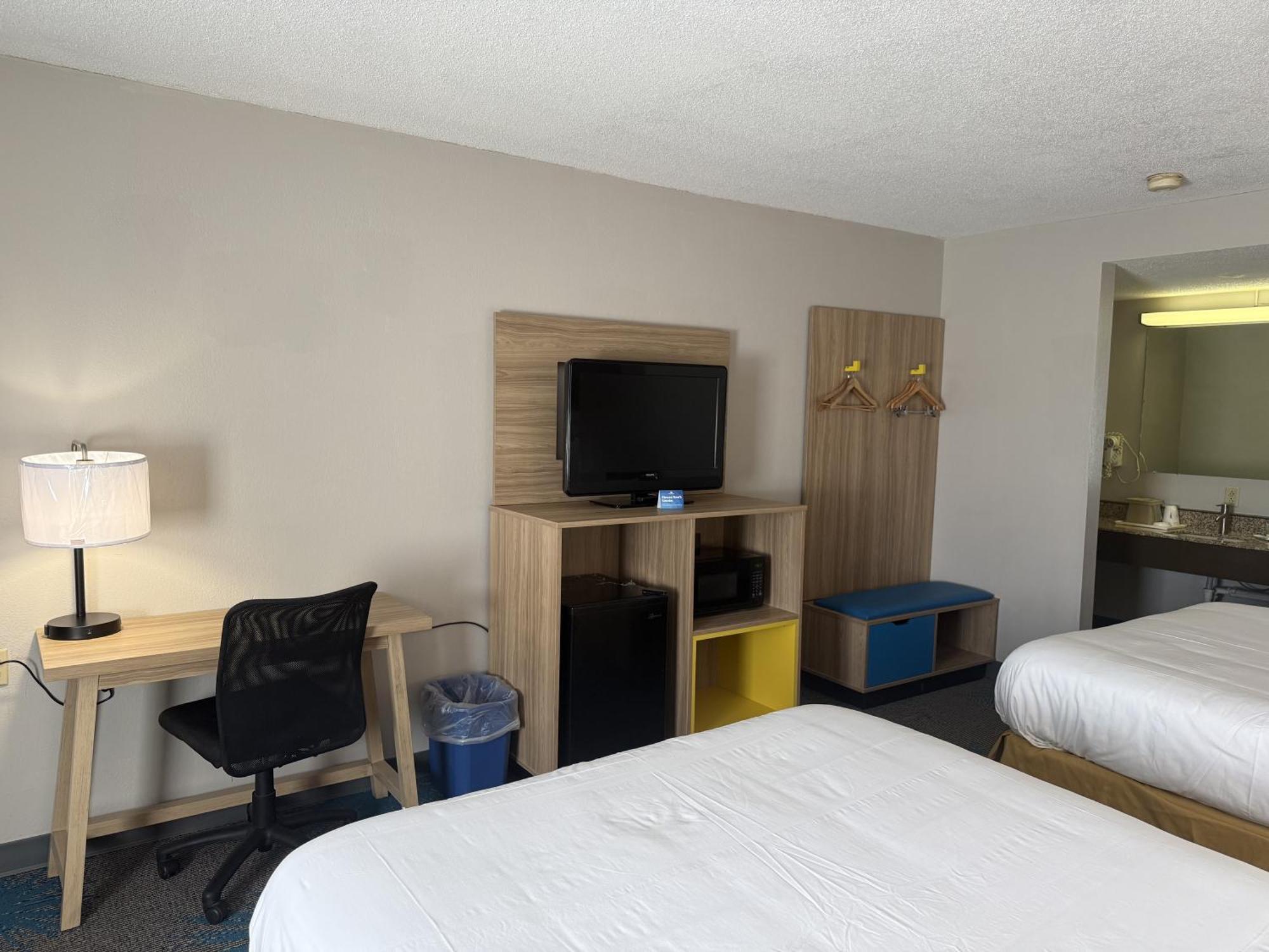 Days Inn By Wyndham Hannibal Bagian luar foto