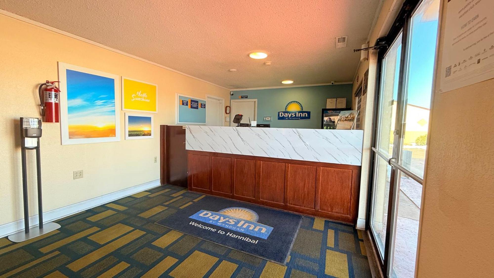 Days Inn By Wyndham Hannibal Bagian luar foto