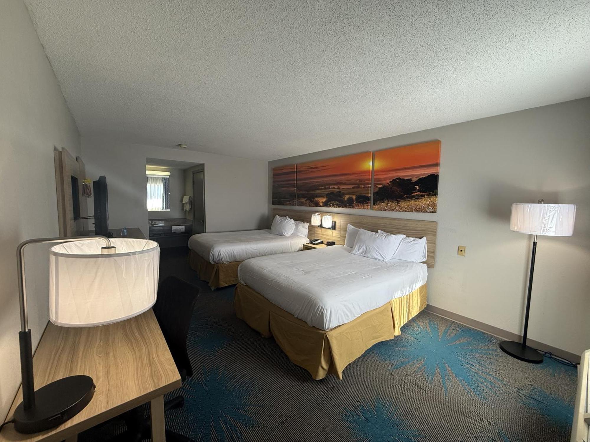 Days Inn By Wyndham Hannibal Bagian luar foto