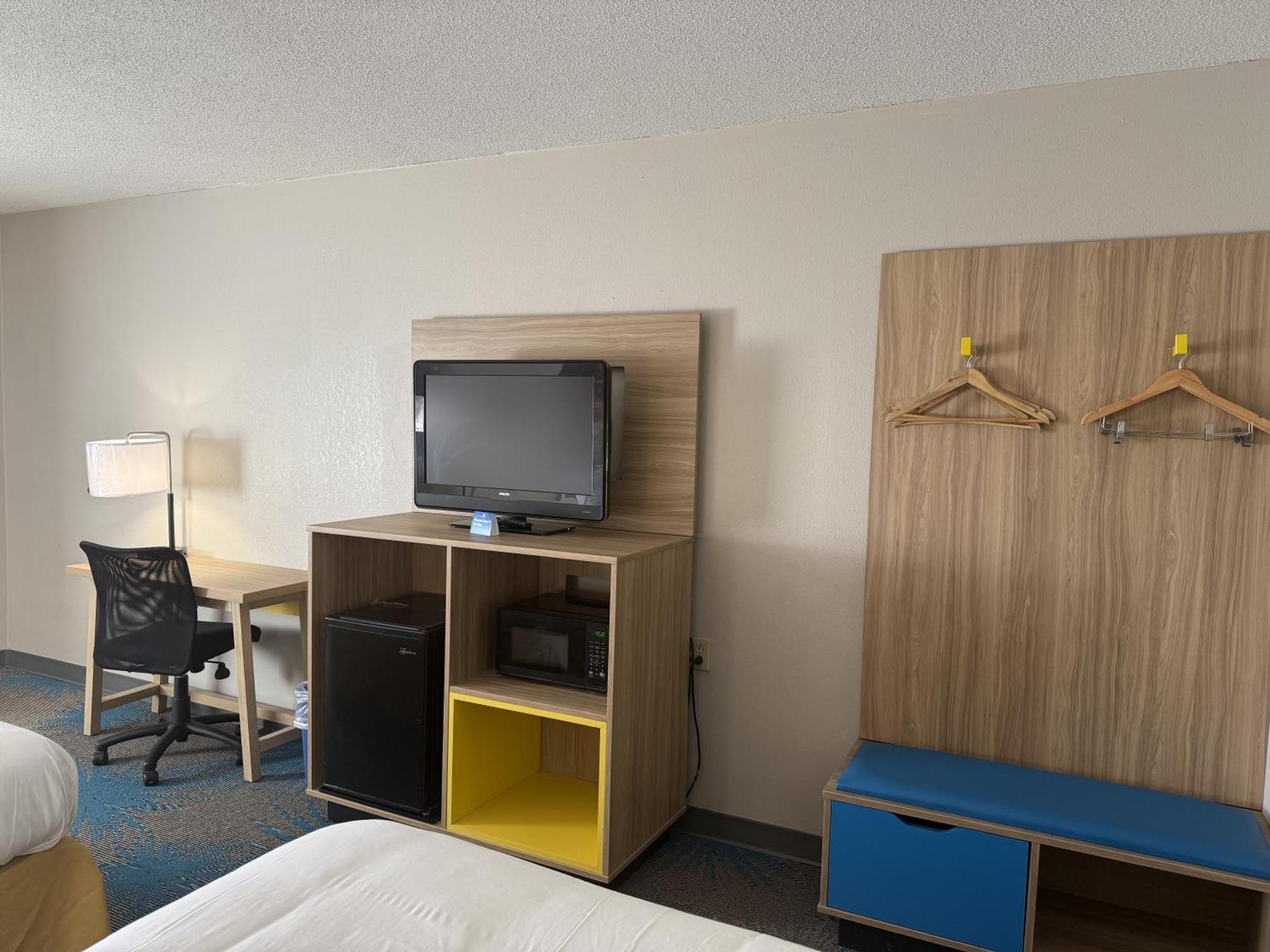 Days Inn By Wyndham Hannibal Bagian luar foto