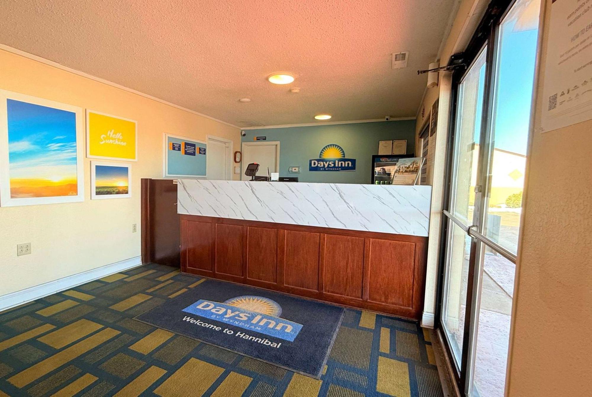 Days Inn By Wyndham Hannibal Bagian luar foto