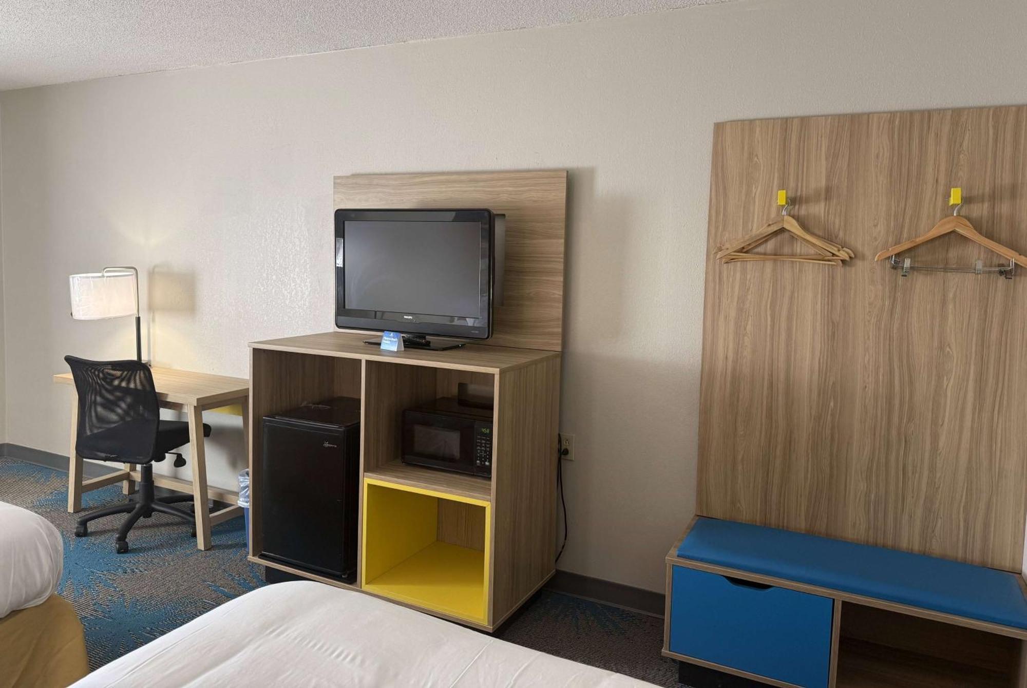 Days Inn By Wyndham Hannibal Bagian luar foto