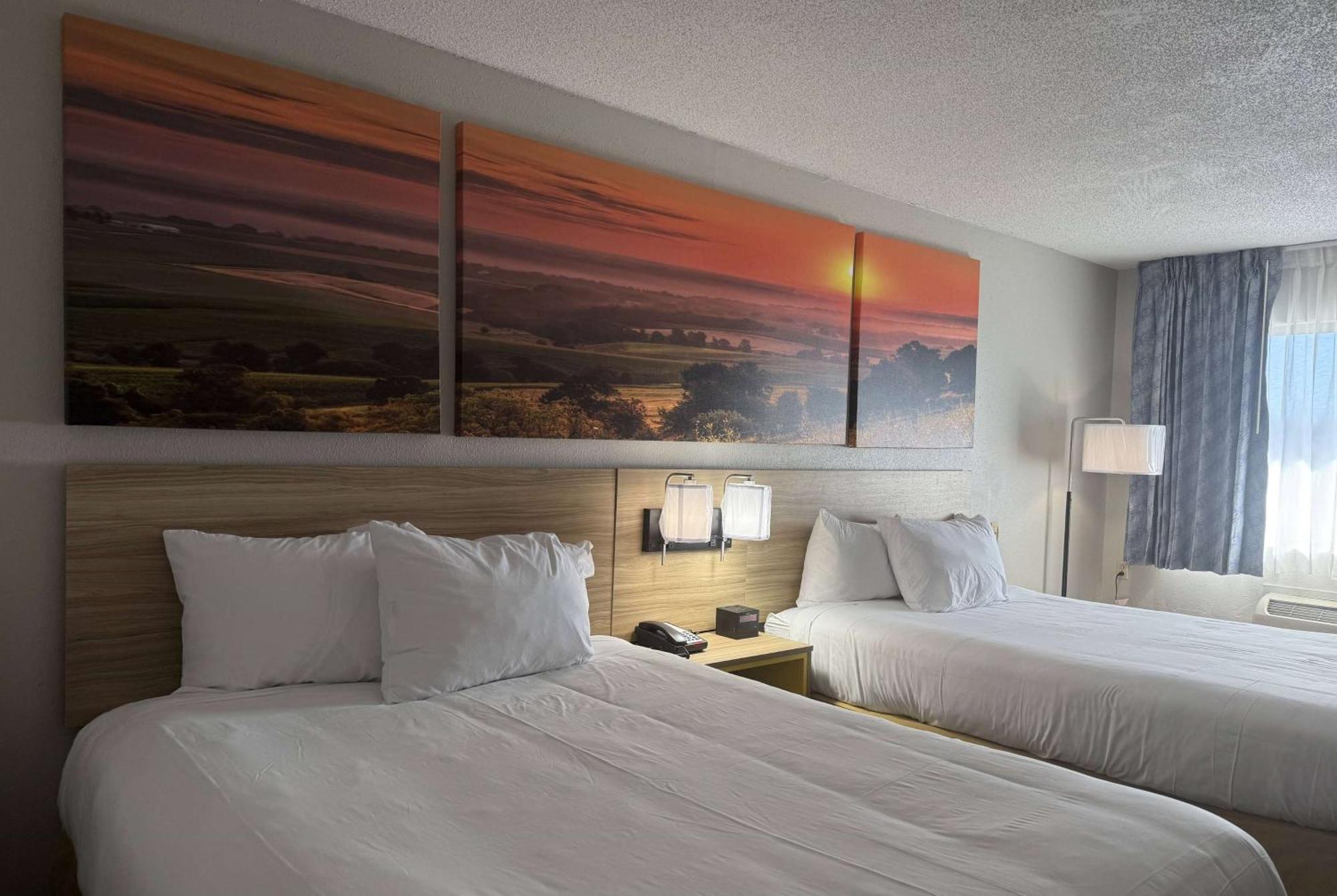 Days Inn By Wyndham Hannibal Bagian luar foto